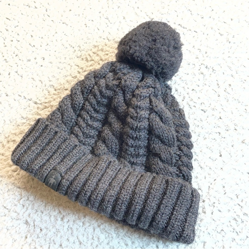 Smartwool beanies women’s dark gray pom-Pom  100% Merino wool‎ cozy comfy winter